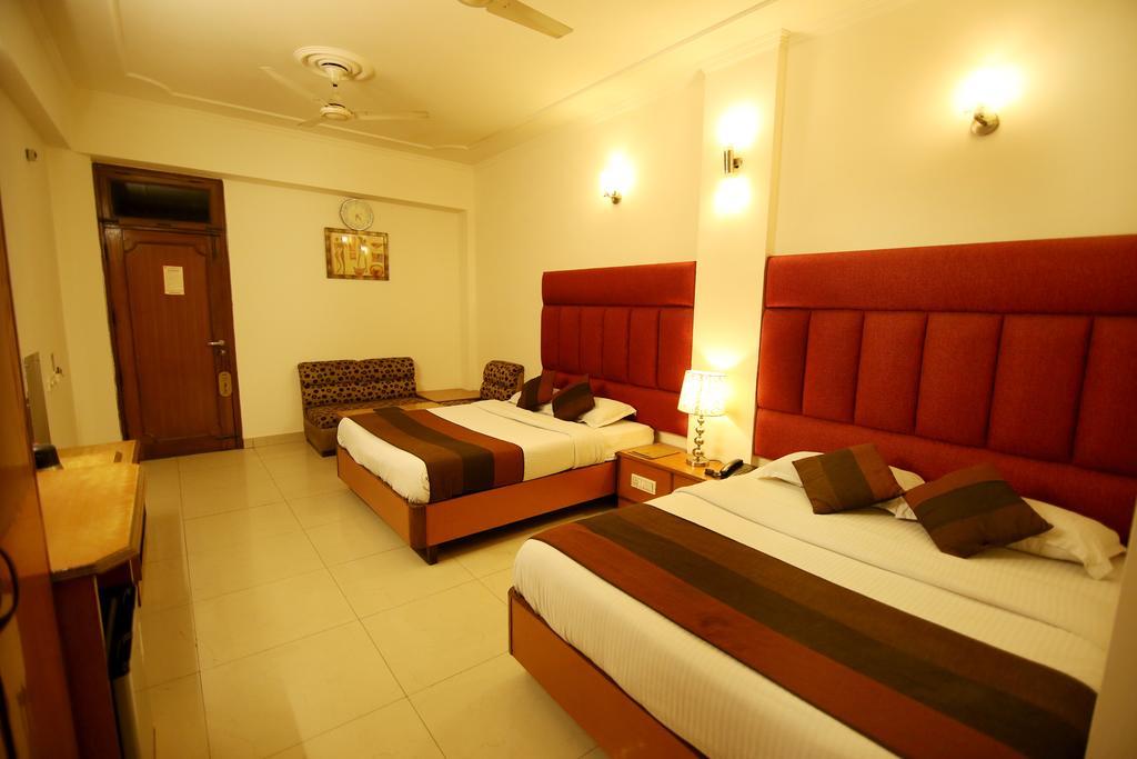 Hotel Parkway Deluxe Нью-Дели Экстерьер фото