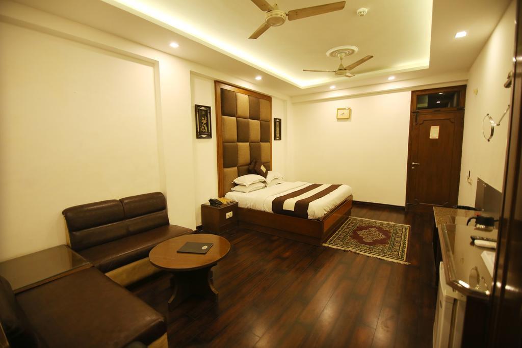 Hotel Parkway Deluxe Нью-Дели Экстерьер фото