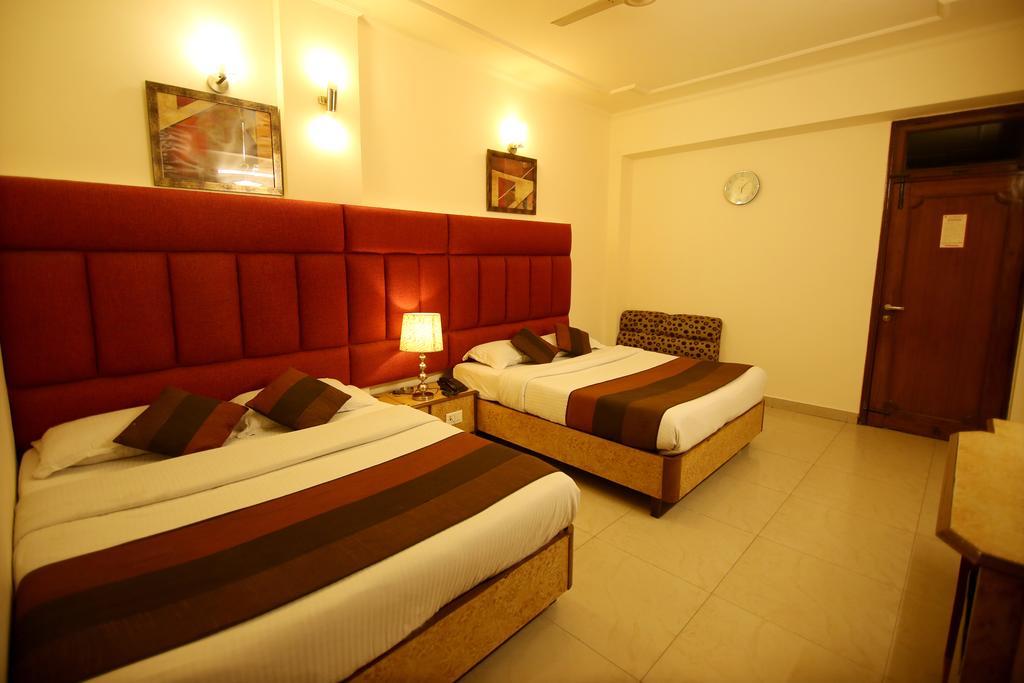 Hotel Parkway Deluxe Нью-Дели Экстерьер фото
