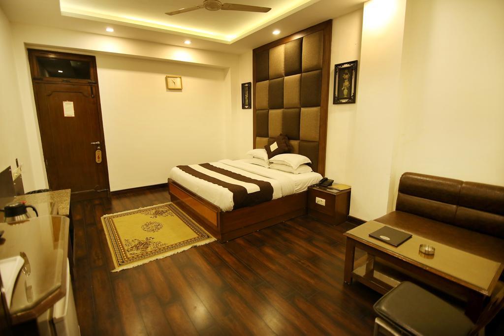 Hotel Parkway Deluxe Нью-Дели Экстерьер фото
