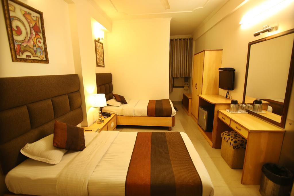 Hotel Parkway Deluxe Нью-Дели Экстерьер фото