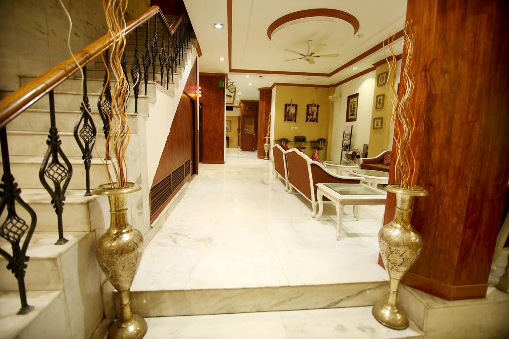 Hotel Parkway Deluxe Нью-Дели Экстерьер фото