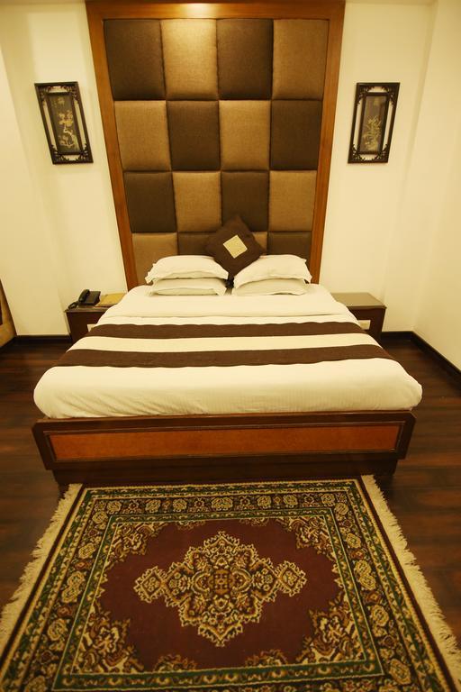 Hotel Parkway Deluxe Нью-Дели Экстерьер фото