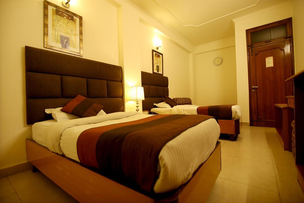 Hotel Parkway Deluxe Нью-Дели Экстерьер фото