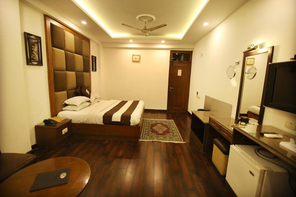 Hotel Parkway Deluxe Нью-Дели Экстерьер фото