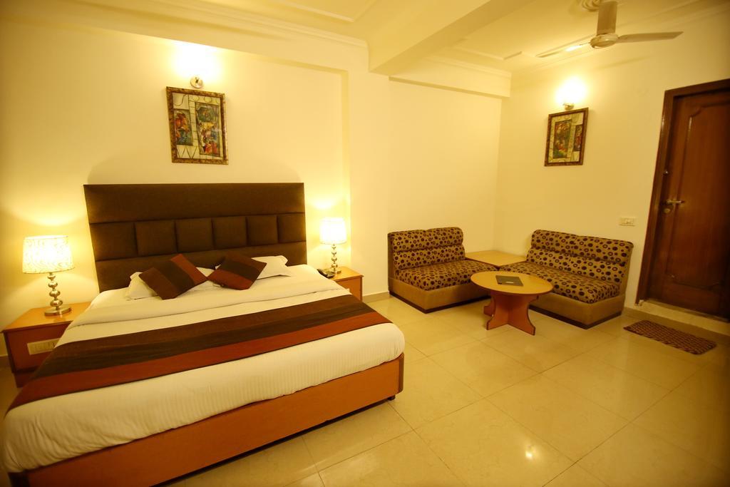 Hotel Parkway Deluxe Нью-Дели Экстерьер фото