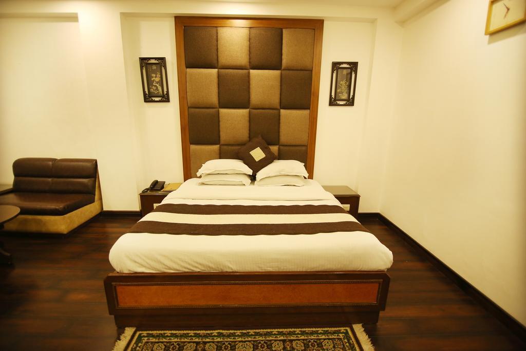 Hotel Parkway Deluxe Нью-Дели Экстерьер фото