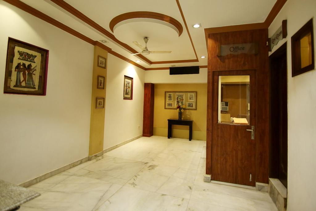 Hotel Parkway Deluxe Нью-Дели Экстерьер фото